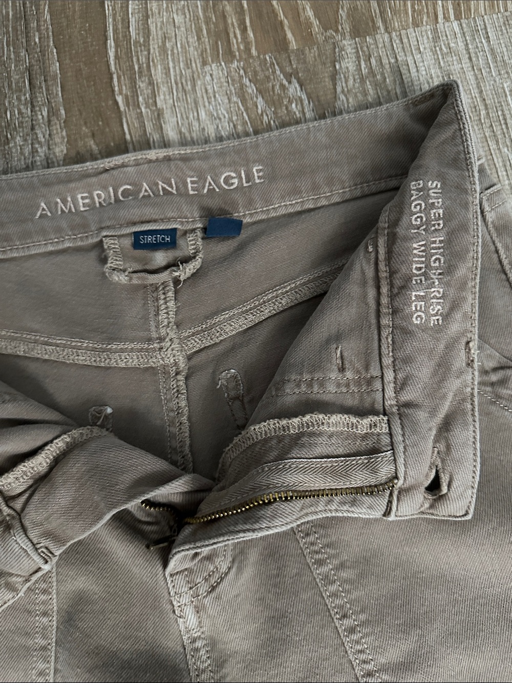 American Eagle Outfitters Womens Wide-Leg Chinos in Taupe - Picture 3 of 4